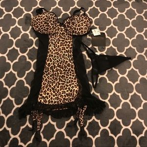 ✨NWT✨ Frederick’s Leopard Print Lingerie Set